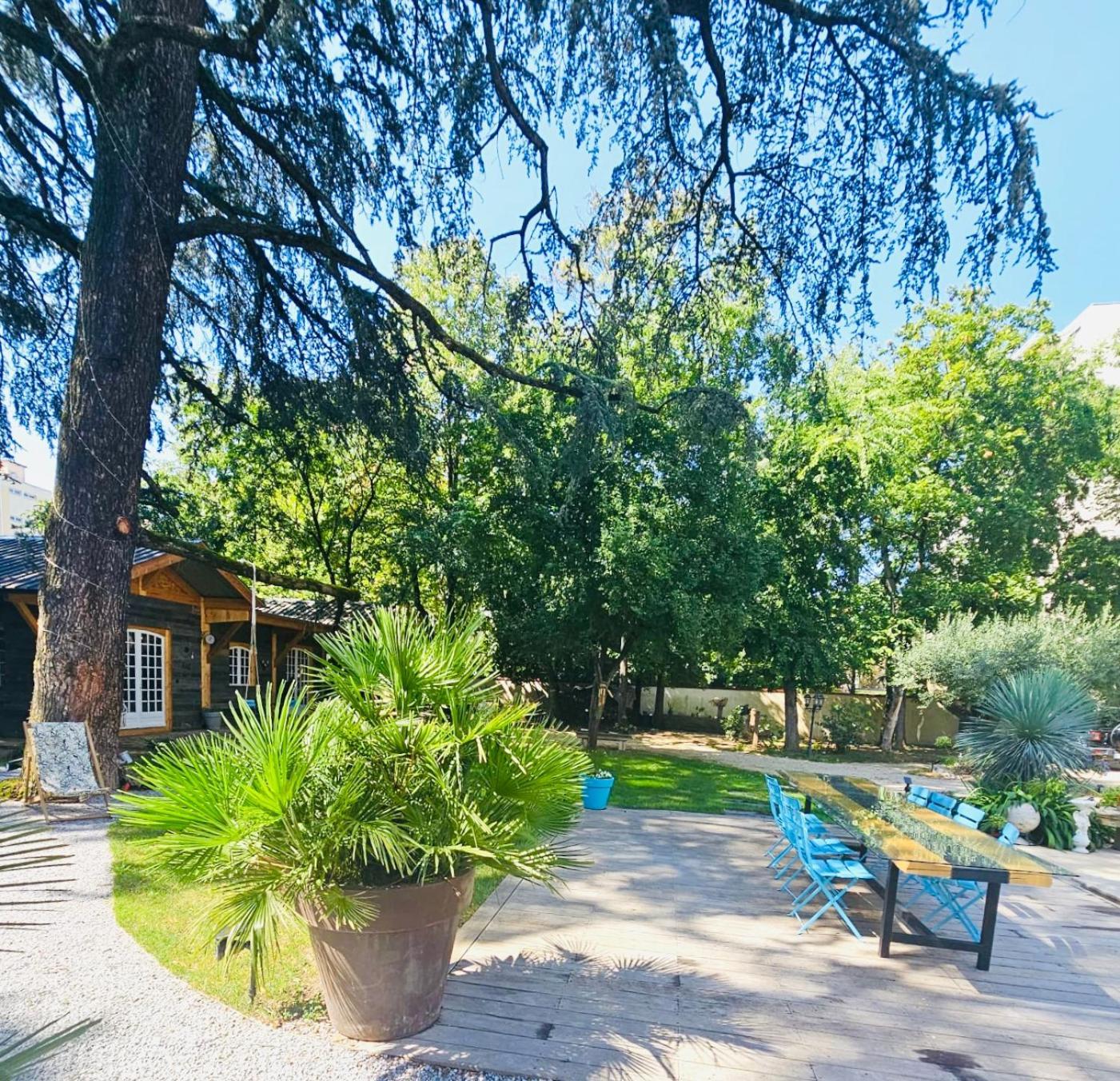 Chateau Grandclement Lyon Villeurbanne Niveau Rdc - Tresor Cache En Ville Avec Vue Piscine Et Parc Вийёрбан Экстерьер фото