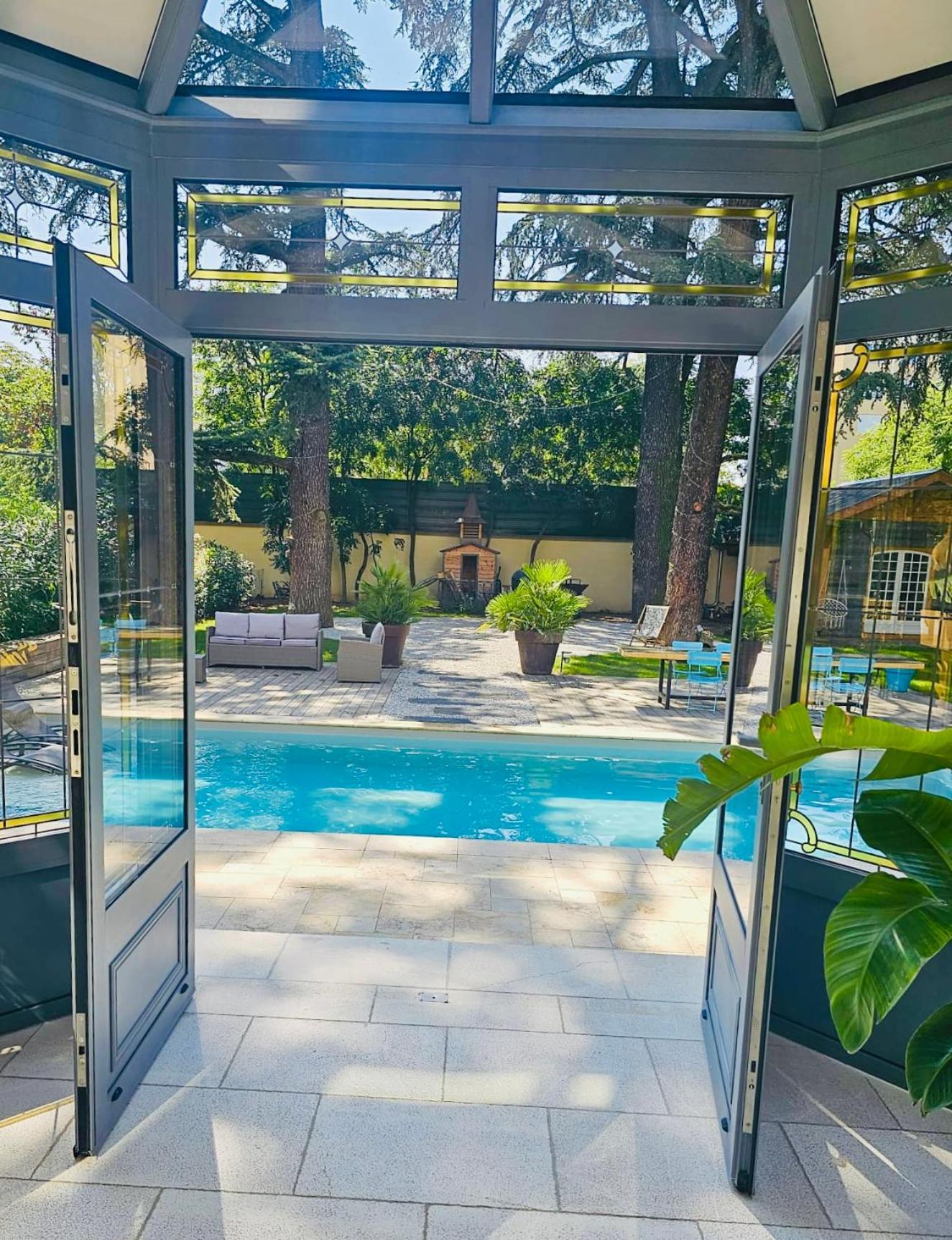 Chateau Grandclement Lyon Villeurbanne Niveau Rdc - Tresor Cache En Ville Avec Vue Piscine Et Parc Вийёрбан Экстерьер фото