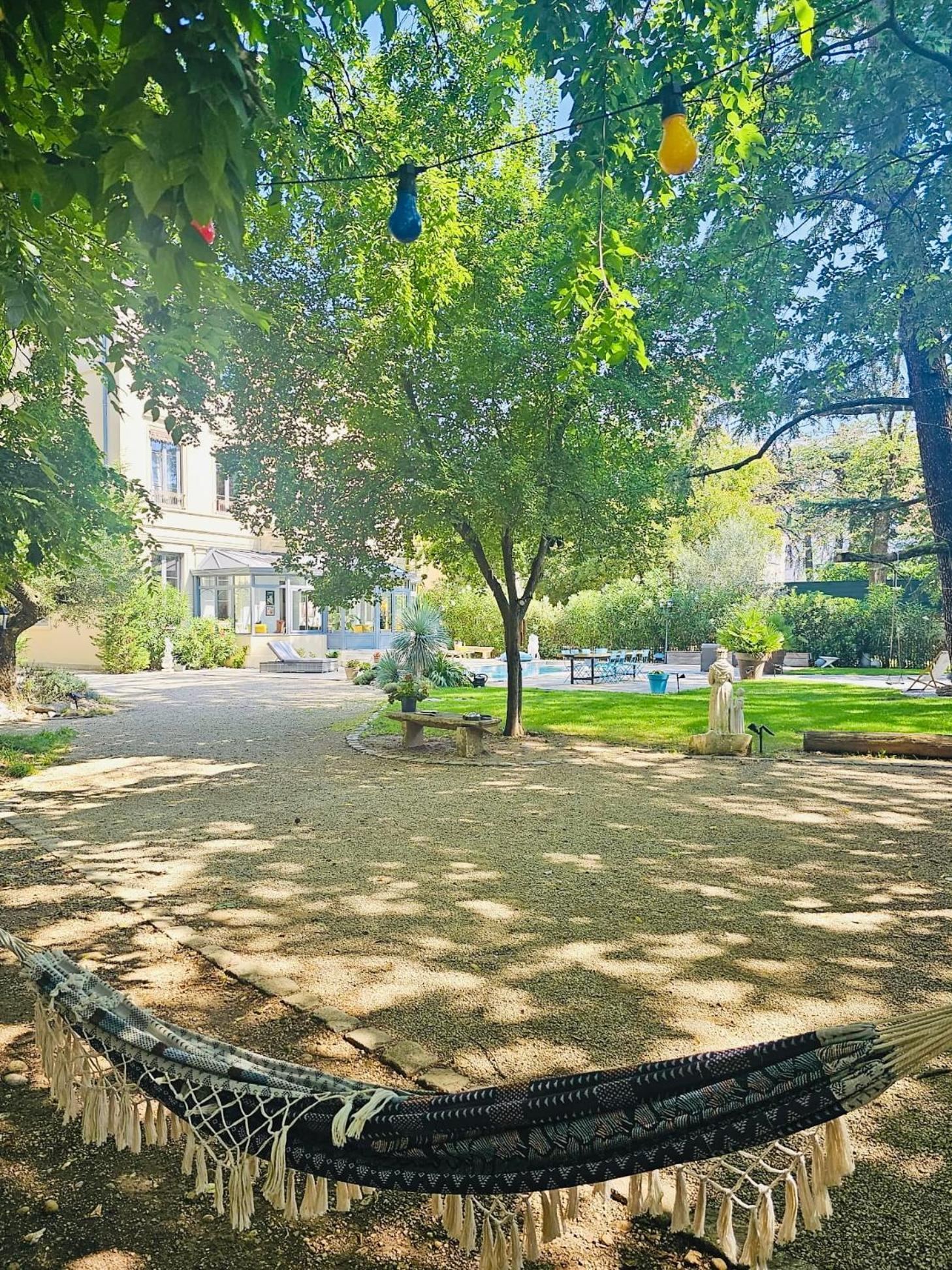 Chateau Grandclement Lyon Villeurbanne Niveau Rdc - Tresor Cache En Ville Avec Vue Piscine Et Parc Вийёрбан Экстерьер фото