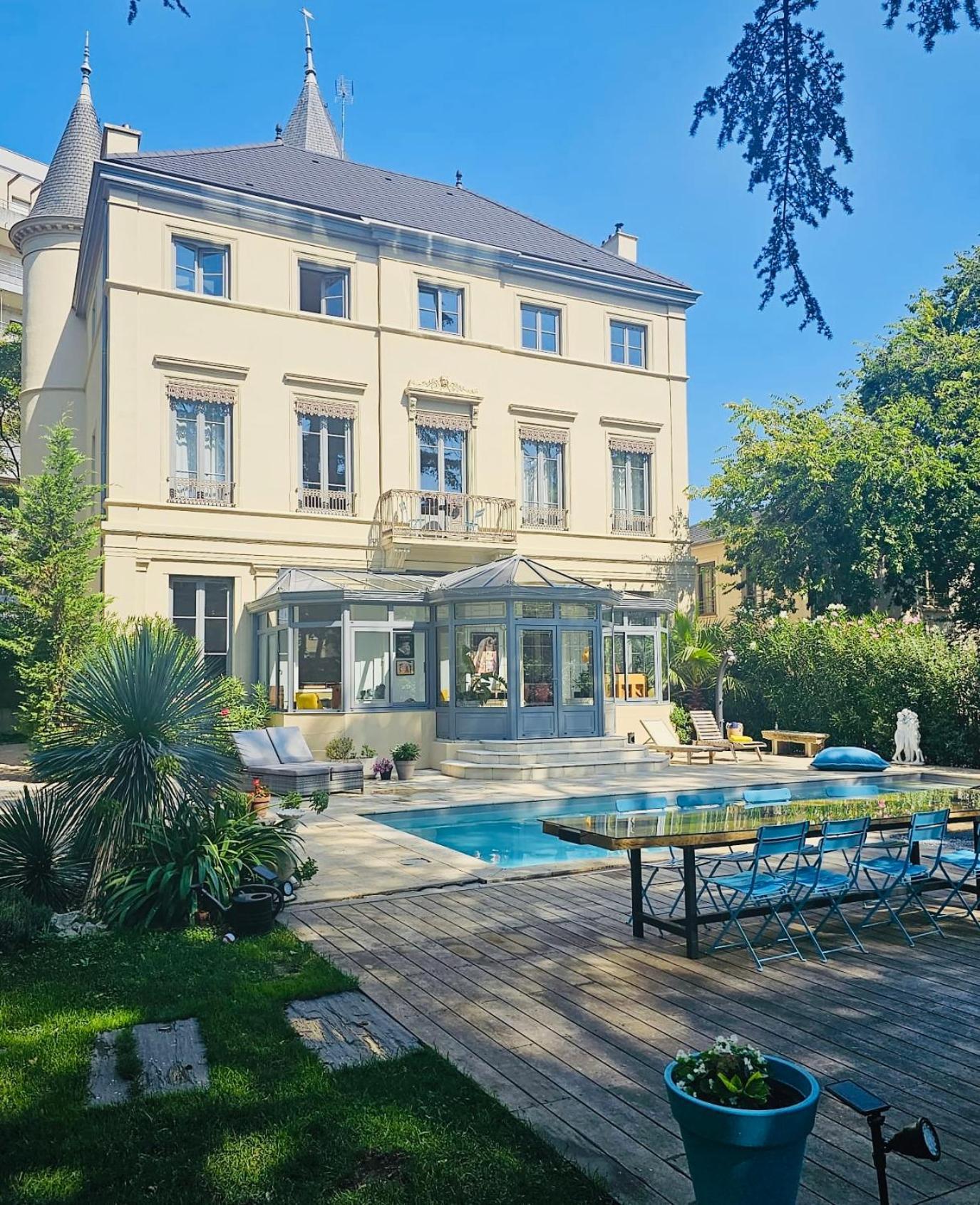Chateau Grandclement Lyon Villeurbanne Niveau Rdc - Tresor Cache En Ville Avec Vue Piscine Et Parc Вийёрбан Экстерьер фото