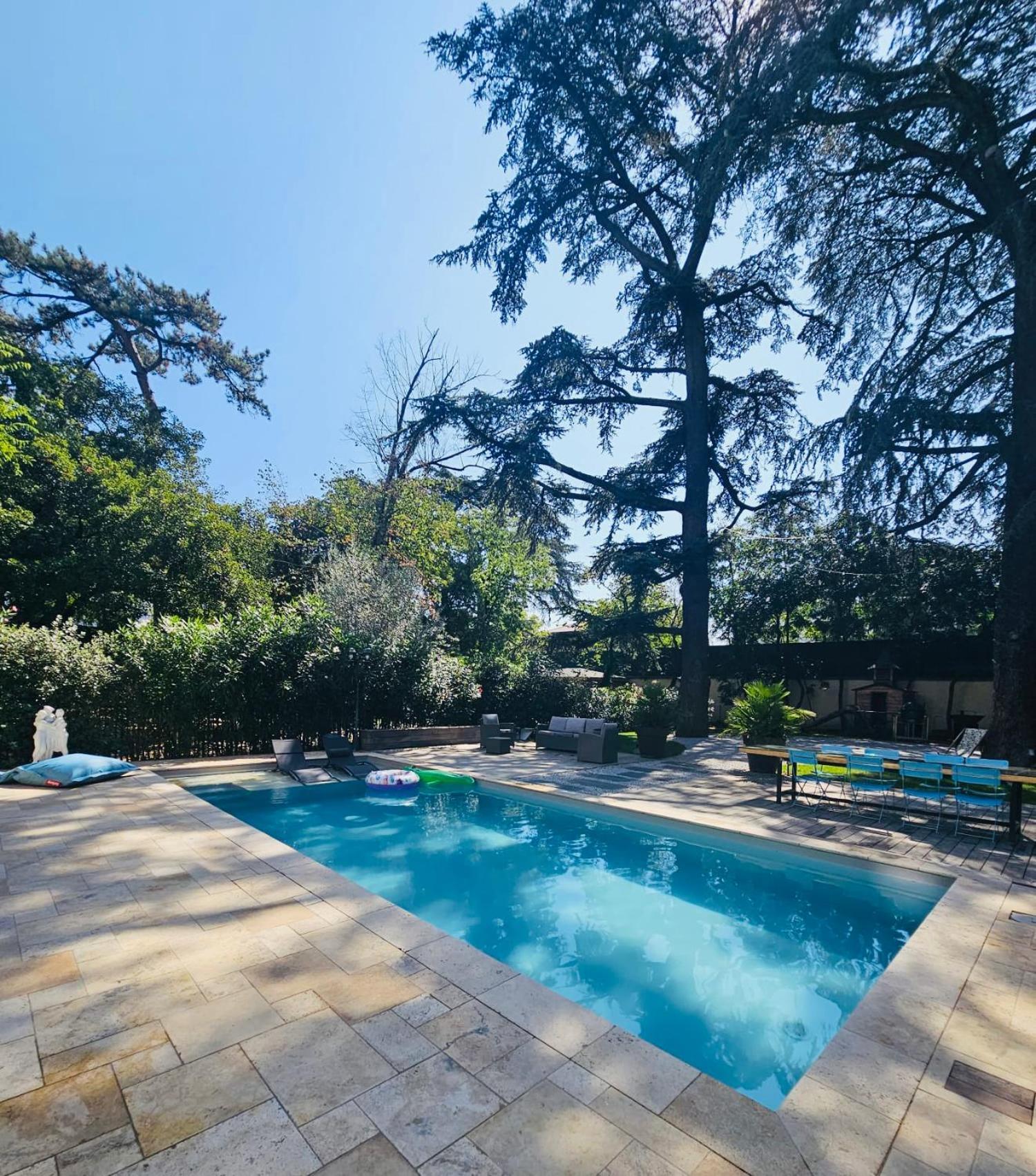 Chateau Grandclement Lyon Villeurbanne Niveau Rdc - Tresor Cache En Ville Avec Vue Piscine Et Parc Вийёрбан Экстерьер фото